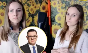 Dwie kobiety na tle słoneczników, w tle wizerunek mężczyzny w garniturze, być może miłosz motyka żona.
