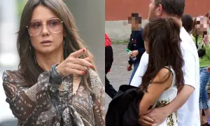 Kobieta w okularach i wzorzystej bluzce wskazuje palcem, obok mężczyzna obejmuje kobietę.