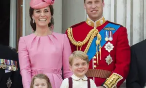 Księżna Kate i William z dziećmi na balkonie. Najnowsze wiadomości o rodzinie królewskiej.
