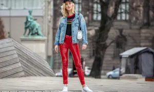 Czerwone spodnie damskie z czym nosić - stylizacje, które zachwycą każdego