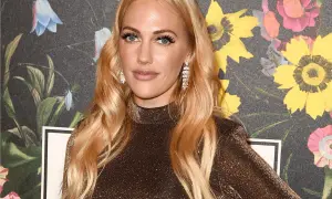 Meryem Uzerli, zjawiskowa aktorka, w błyszczącej sukni. Czyżby myślała o swoim mężu?