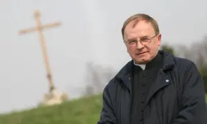 Ile ma lat ks. Jan Wodniak? Zaskakujące fakty o jego życiu i karierze