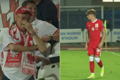 Wzruszony kibic w szaliku z orłem, tata Nicoly Zalewskiego, ogląda mecz. Obok młody piłkarz w czerwonej koszulce z numerem 18.