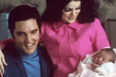 Elvis Presley, mąż Lisy Marie Presley, z córką.