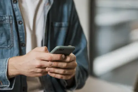Kody na darmowe nagrody bez depozytu dla mobilnych graczy – jak korzystać na telefonie i tablecie