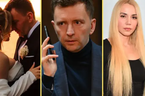 Łukasz Schreiber z pierwszą żoną na ślubnym kobiercu, a obok niego mężczyzna z telefonem i blondynka.