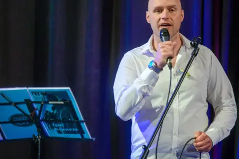 Krzysztof Krawczyk Junior - ile ma lat i jak żyje w cieniu ojca?