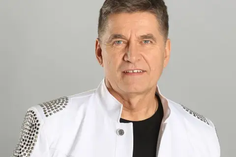 Ile lat ma lider zespołu Bayer Full? Zaskakujące fakty o Sławomirze Świerzyńskim
