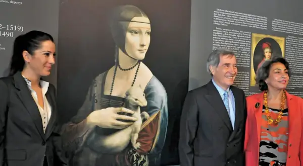 Czartoryscy dzisiaj: para przy obrazie Leonarda da Vinci "Dama z gronostajem".