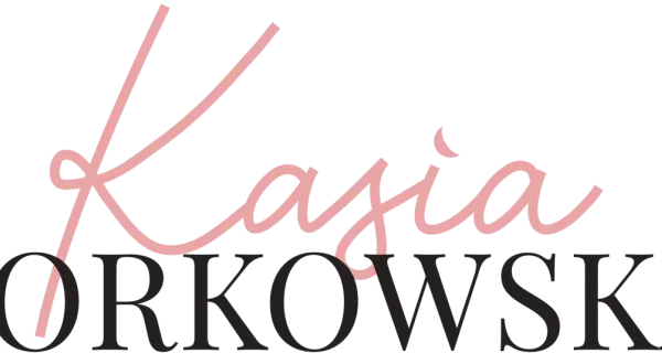 Logo z napisem "Kasia Borkowska". Delikatne, różowe litery "Kasia" w stylu pisanki, pod nimi duże, czarne litery "BORKOWSKA".