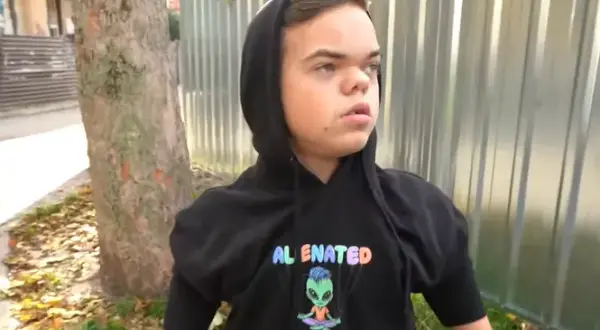 Mini Jack karzeł ile ma lat? Niezwykła historia i wiek influencera