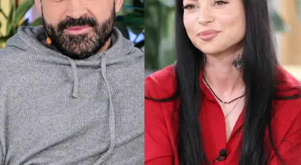 Akop i Sylwia Szostak, uśmiechnięci i patrzący w różne strony. On w szarej bluzie, ona w czerwonej koszuli.