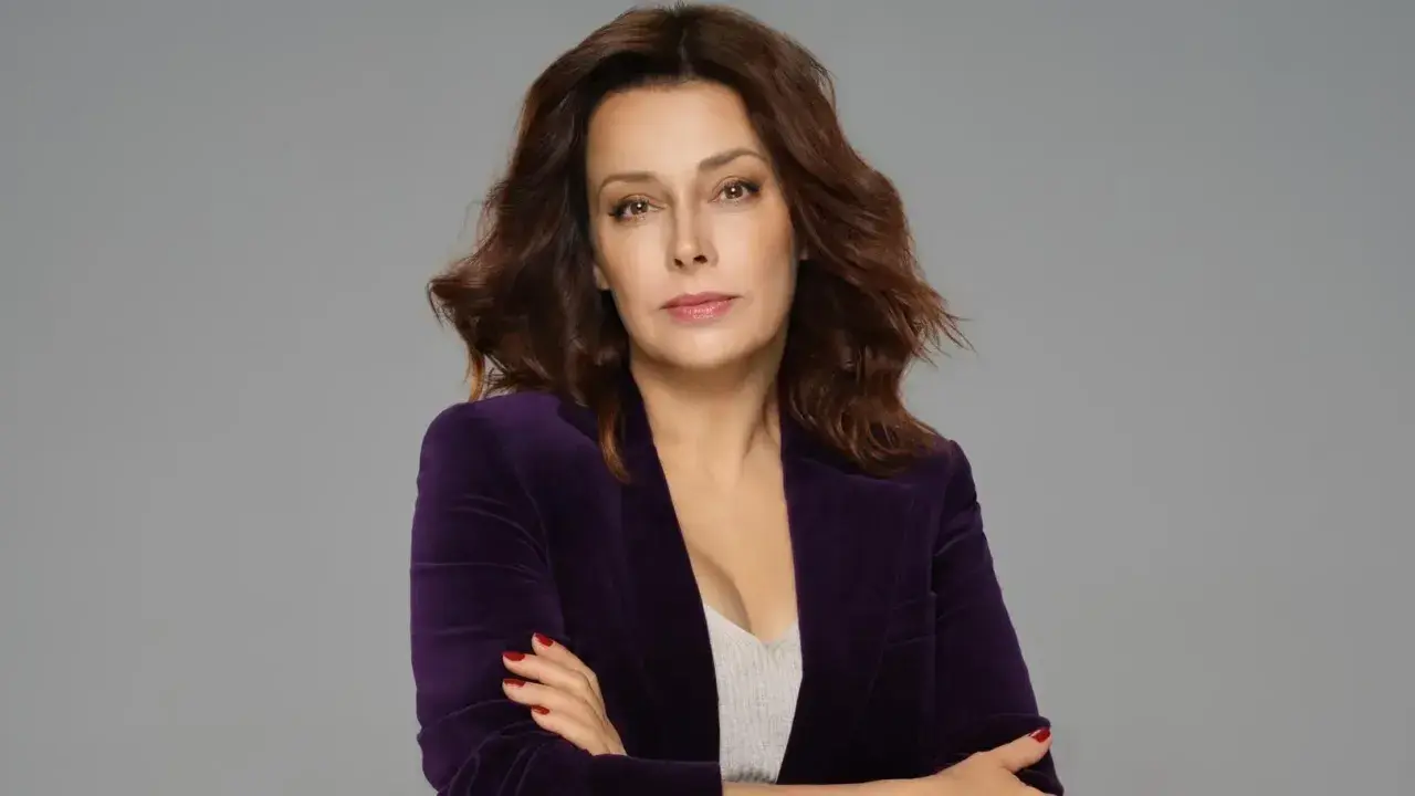 Elegancka Renata Dancewicz w fioletowym żakiecie. Czy jej mąż też tak dobrze wygląda?