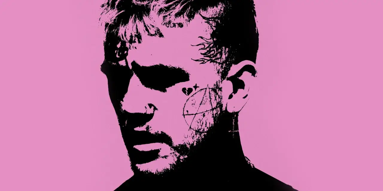 Czarno-biały portret Lil Peepa na różowym tle. Wiele osób zastanawia się, czy Lil Peep żyje, ale jego muzyka wciąż żyje.