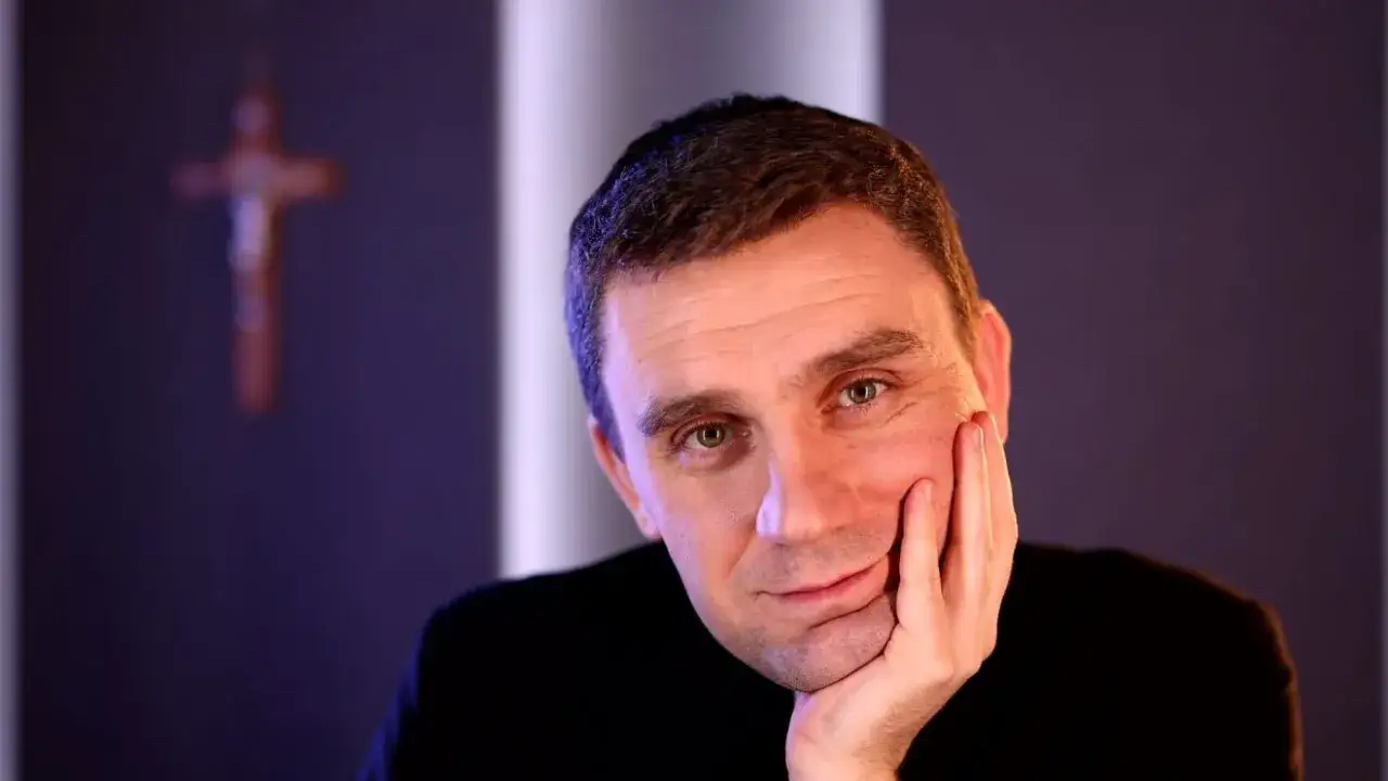 Zdjęcie Ile ma lat ks. Teodor Sawielewicz? Zaskakujące fakty o jego życiu!