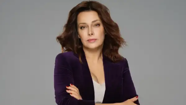 Elegancka Renata Dancewicz w fioletowym żakiecie. Czy jej mąż też tak dobrze wygląda?